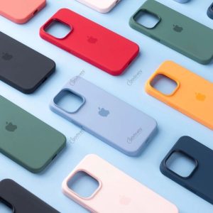 Silicone protective case with MagSafe for iPhone 16 series